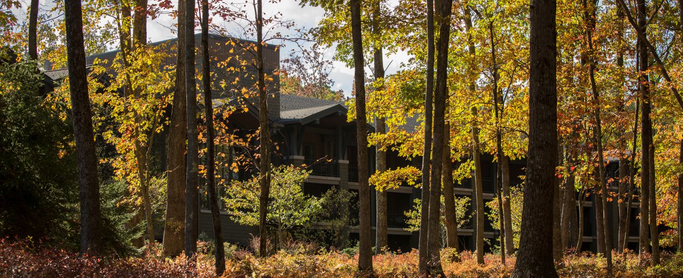 A view of the building at The Lodge at Woodloch surrounded by Fall foliage